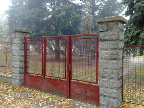Brána před renovací